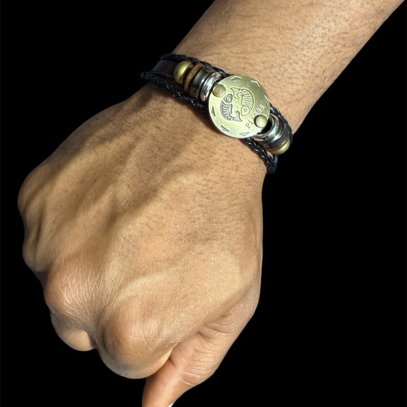 Pisces Zodiac Bracelet with Wood Beads & Alloy Clasp - Picture 1 of 2